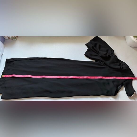 🔵 5 for $25 C black flowy long sleeve a line dress with key hole back - Picture 7 of 7